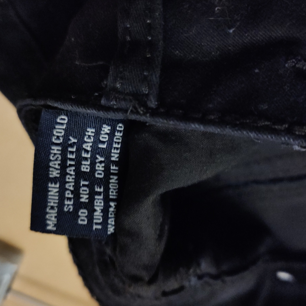 Reign Black Capris - Picture 6 of 9